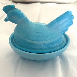 Vintage slag glass nesting hen